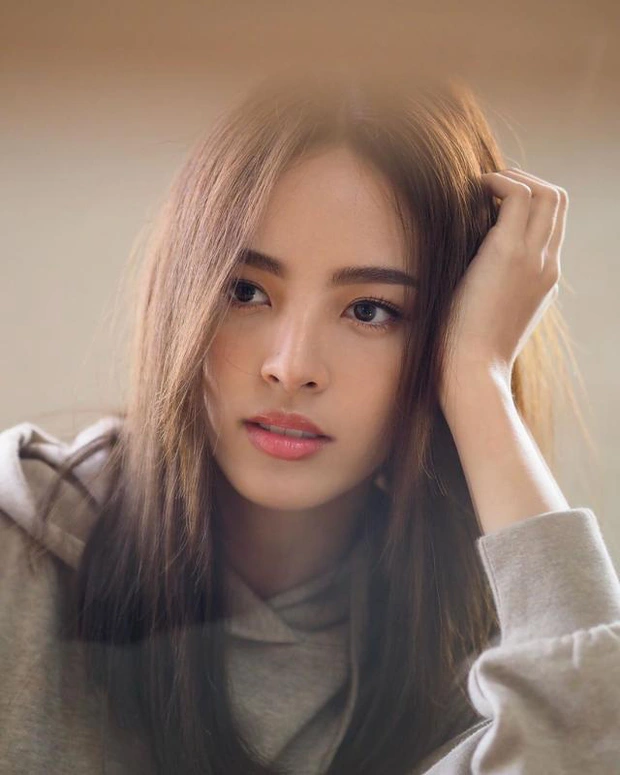 Nychaa Nuttanicha: Từ cô nàng ngọt ngào thành ái nữ gợi cảm, hẹn hò với bạn trai hơn 10 tuổi - Hình 3