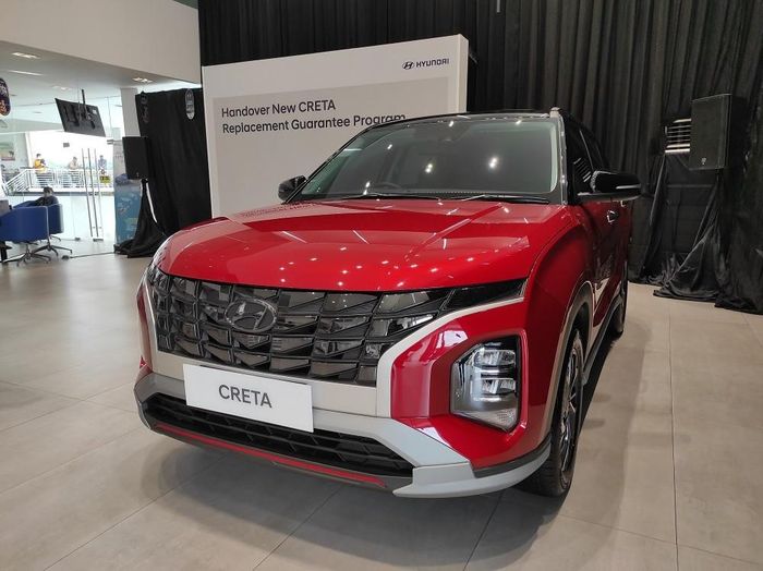 Ô tô bẹp dúm sau tai nạn, chủ xe Hyundai Creta được hãng đổi xe mới - Hình 2