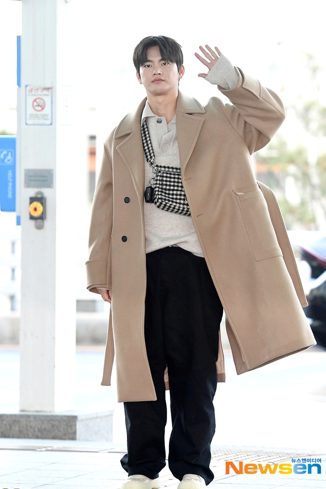 Park Min Young - Kim Seon Ho lộ diện sau ồn ào, Han So Hee đẹp xuất sắc dẫn đầu dàn sao đổ bộ sân bay sang Nhật dự AAA - Hình 22