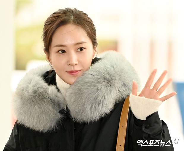 Park Min Young - Kim Seon Ho lộ diện sau ồn ào, Han So Hee đẹp xuất sắc dẫn đầu dàn sao đổ bộ sân bay sang Nhật dự AAA - Hình 8
