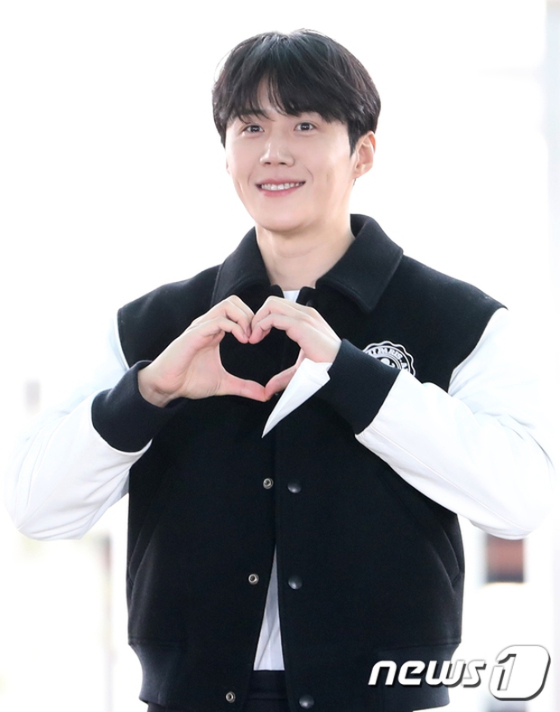 Park Min Young - Kim Seon Ho lộ diện sau ồn ào, Han So Hee đẹp xuất sắc dẫn đầu dàn sao đổ bộ sân bay sang Nhật dự AAA - Hình 4