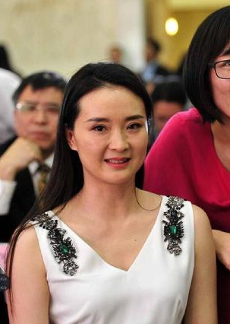 Chồng Vương Diễm nhập kho vì lừa đảo, nữ diễn viên bị phanh phui phục vụ đại gia kiếm 34 tỷ - Hình 7