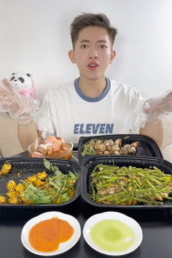 Cô Gái Có Râu cay cú đáp trả khi bị loạt Tiktoker đình đám review đồ ăn đắt, tanh: 'Tôm bị kẹt xe' - Hình 1