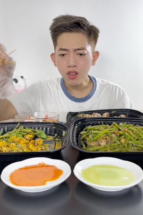 Cô Gái Có Râu cay cú đáp trả khi bị loạt Tiktoker đình đám review đồ ăn đắt, tanh: 'Tôm bị kẹt xe' - Hình 2