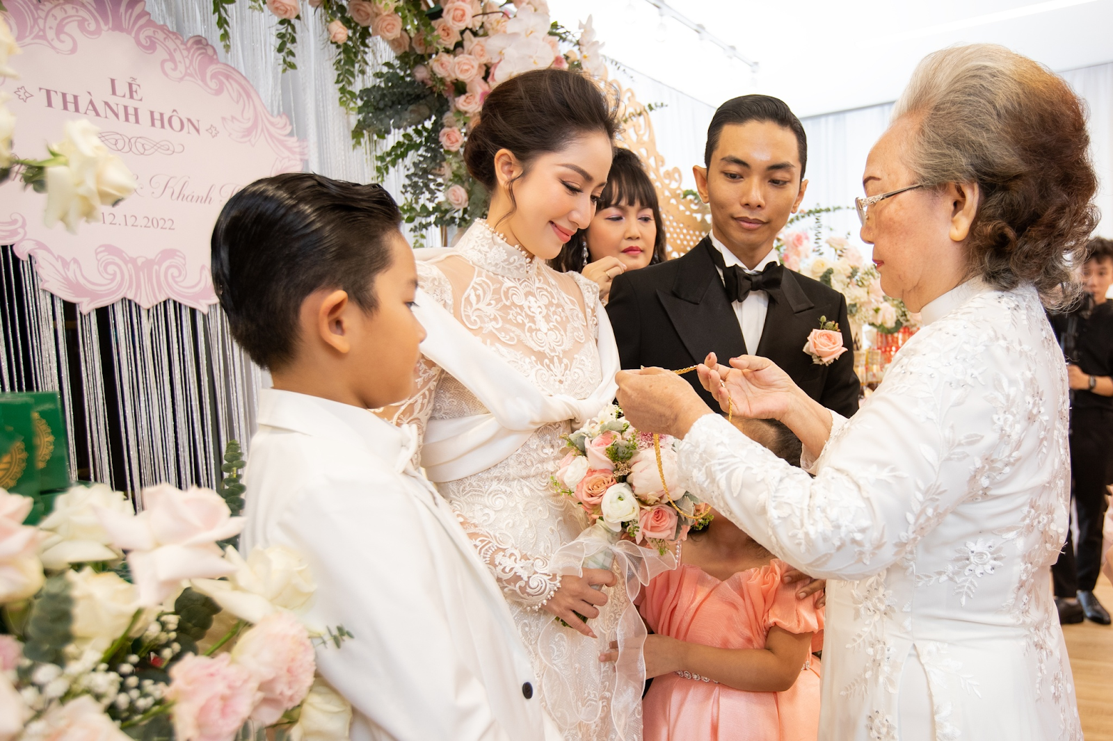 Mẹ Khánh Thi: Không kém cạnh thông gia, của hồi môn tặng 12 cây vàng, từng phản đối Phan Hiển? - Hình 7