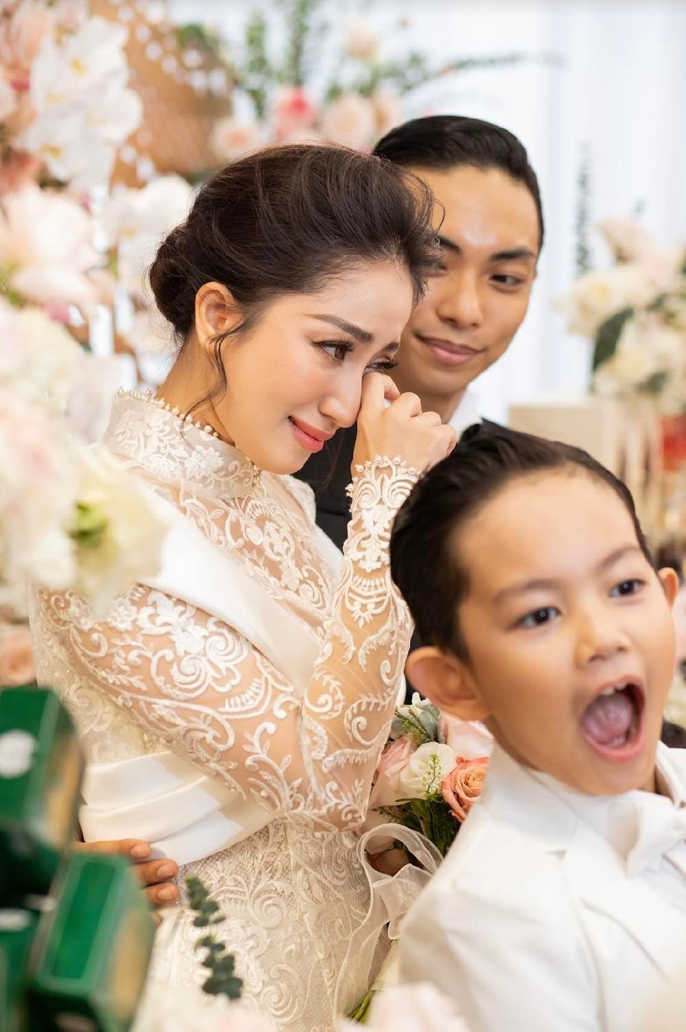 Mẹ Khánh Thi: Không kém cạnh thông gia, của hồi môn tặng 12 cây vàng, từng phản đối Phan Hiển? - Hình 4