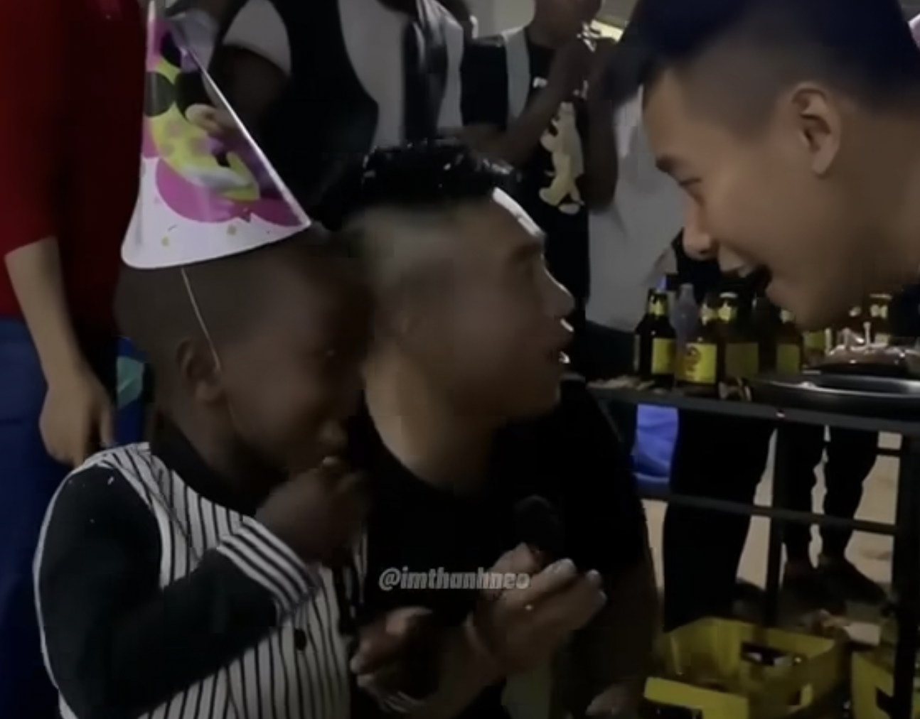 Quang Linh Vlog mở tiệc trước thềm về Việt Nam: Lôi Con gây sự ồn ào, làm một việc chấn động - Hình 2