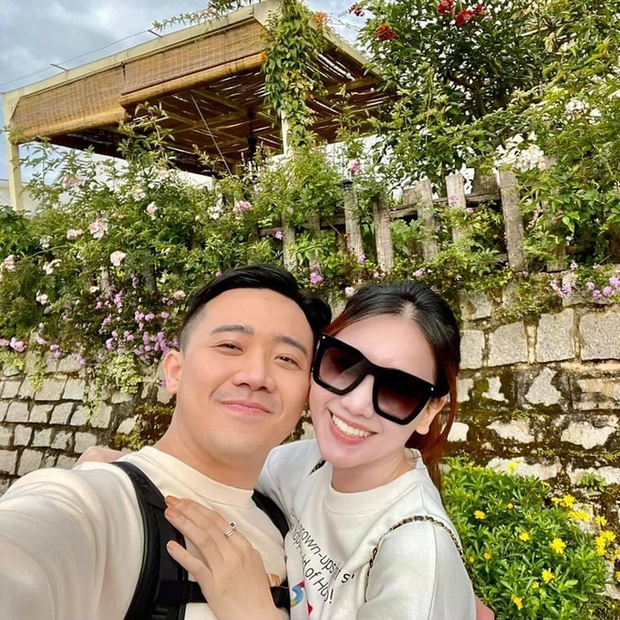 Hari Won và Trấn Thành đón tin vui sau 6 năm kết hôn, nữ ca sĩ diện váy ôm lộ vòng 2 lớn? - Hình 15
