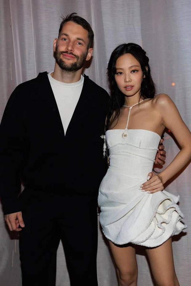 Jennie (BLACKPINK) bị YG trừng phạt vì để lộ chuyện hẹn hò V (BTS), Seungri (BIG BANG) sắp ra tù? - Hình 4