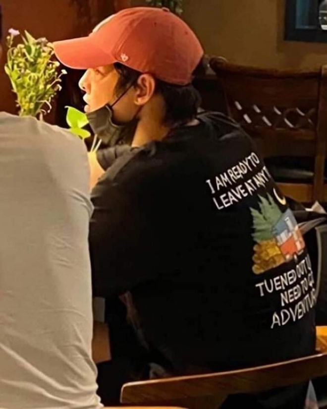 Song Joong Ki công khai ôm ấp tình mới trước thềm phim mới, dành hành động ân cần để trêu tức vợ cũ? - Hình 6