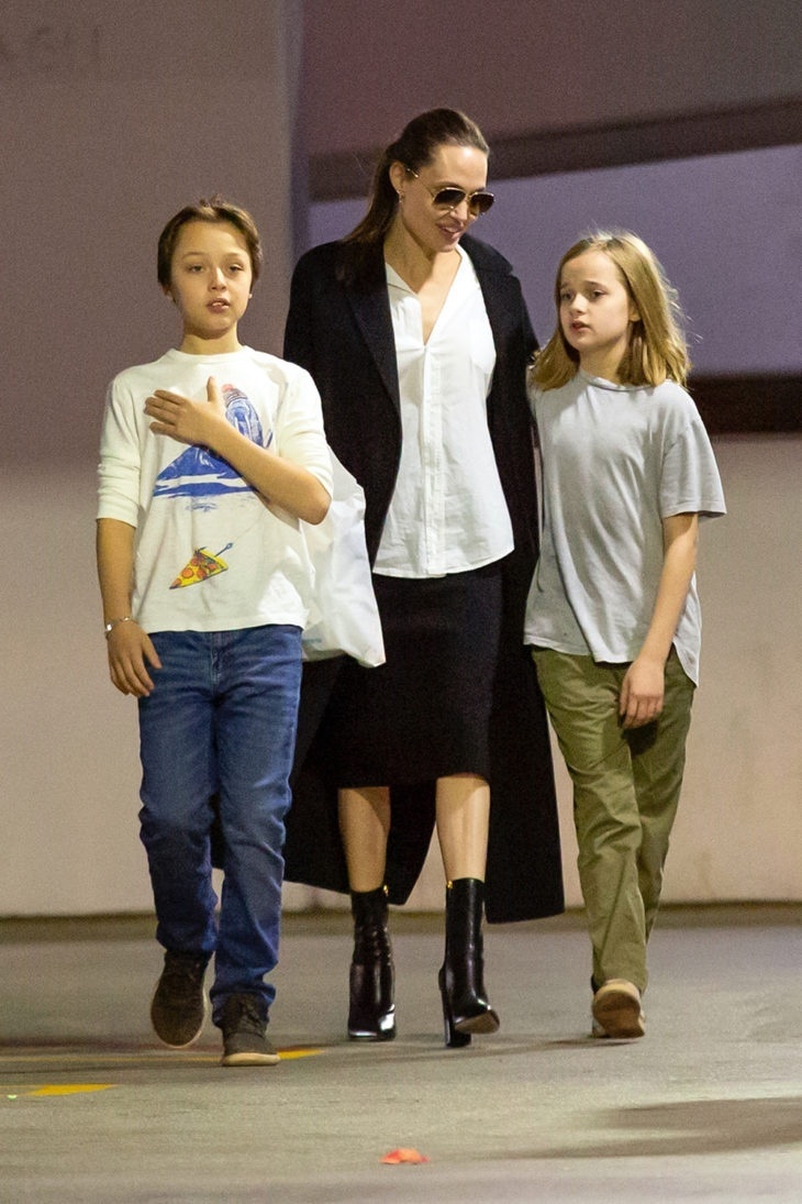 Angelina Jolie cho cặp con song sinh hiếm hoi lộ diện, con gái nuôi làm 1 việc chấn động - Hình 3