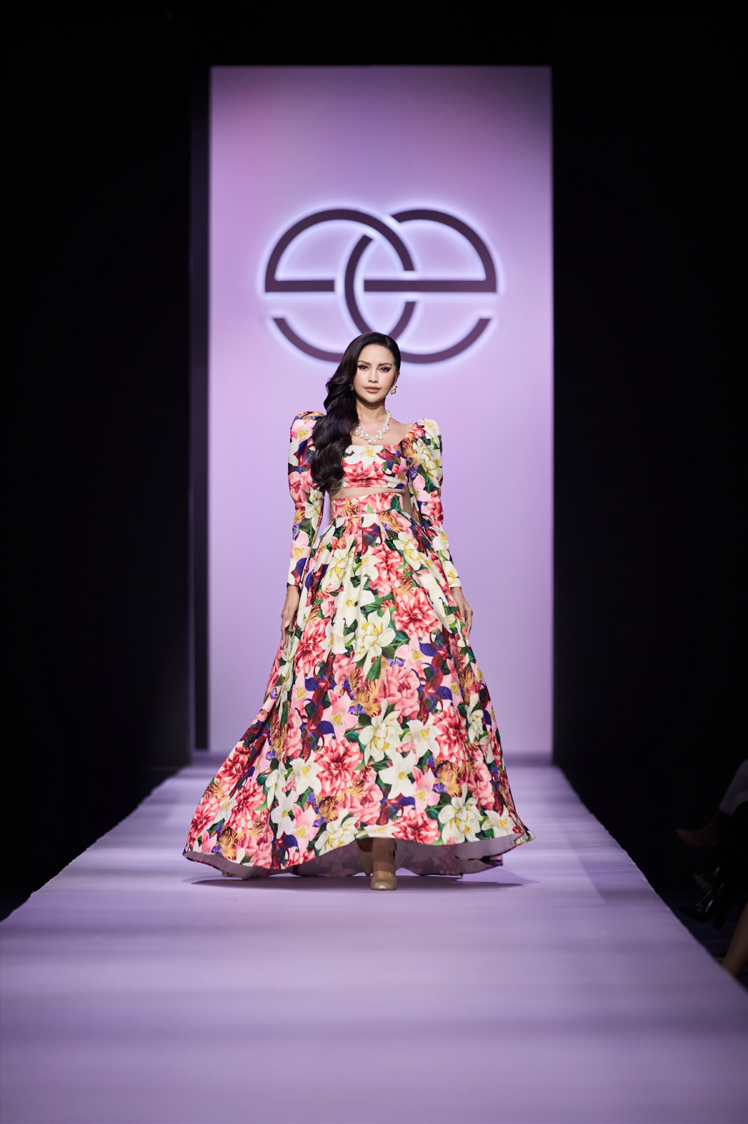 Ngọc Châu khoe catwalk điêu luyện hậu training, đối thủ tại Miss Universe xuất hiện gây choáng - Hình 2