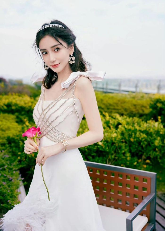Angelababy mắc bệnh truyền nhiễm sau khi cùng Huỳnh Hiểu Minh qua đêm tại nhà riêng? - Hình 6