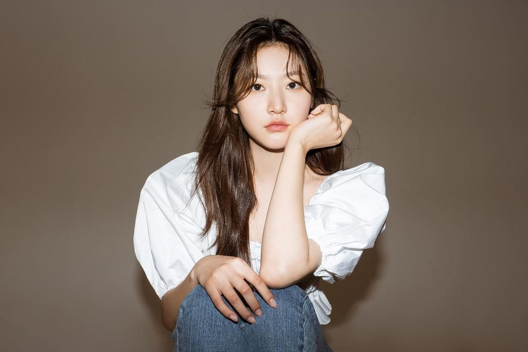 Kim Sae Ron: Từ thiên tài diễn xuất đến ma men Kbiz, sự nghiệp tan nát, phải làm phục vụ kiếm sống - Hình 10