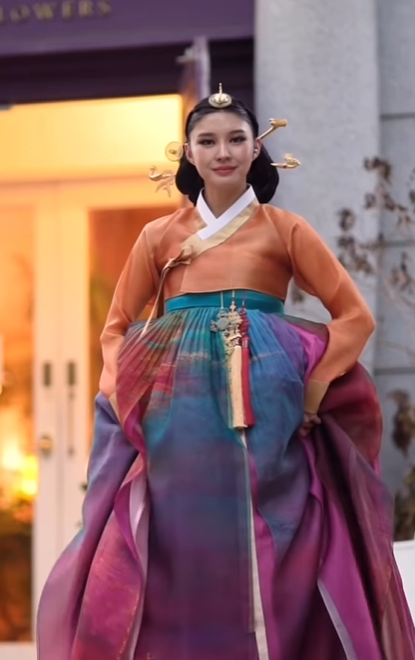 Miss Universe 2022 đại chiến: Hàn Quốc lại Hanbok, Paraguay hóa bướm khiến Ngọc Châu bít cửa? - Hình 2