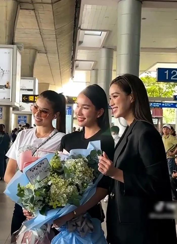 Ngọc Châu muối mặt vì đi trễ, bị BTC sự kiện chặn ở cửa, Phương Anh bật khóc nức nở ngày về nước - Hình 8
