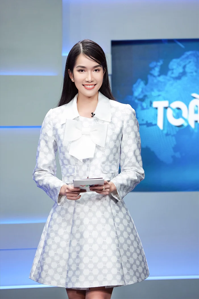 Ngọc Châu muối mặt vì đi trễ, bị BTC sự kiện chặn ở cửa, Phương Anh bật khóc nức nở ngày về nước - Hình 15
