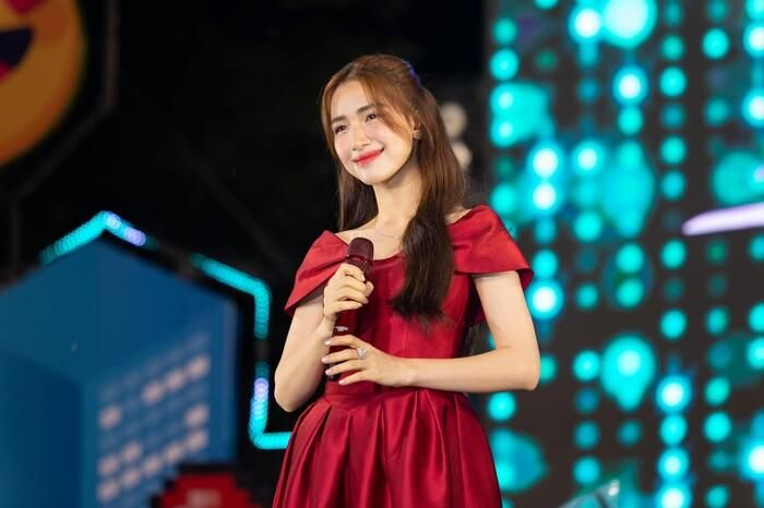 Hòa Minzy vừa lộ chuyện yêu đương với tình trẻ liền phải báo tin buồn dịp cuối năm? - Hình 2
