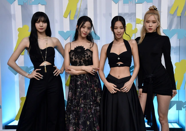 Blackpink năm 2022: Thống trị Kpop, tài sản tăng vụt vẫn lao đảo bởi tin đồn hẹn hò và tan rã - Hình 3
