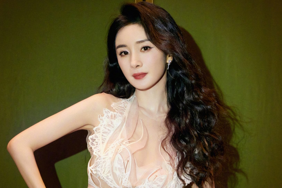 Dương Mịch 2 lần bị đoàn phim đuổi cổ, mẹ Trần Phi Vũ quát mắng chỉ vì cái thói liều mạng khó bỏ - Hình 1