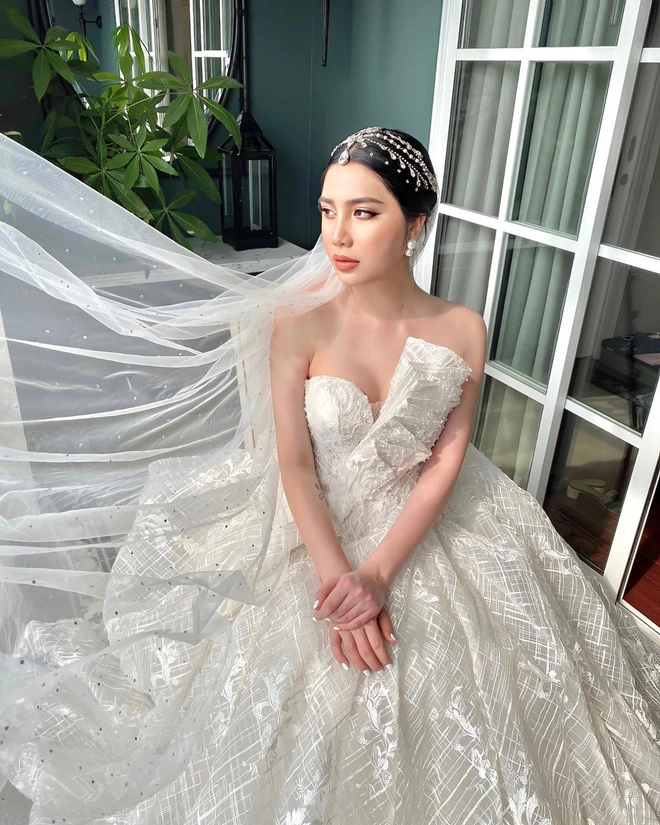 Xao xôn Youtuber chuyển giới, ái nữ tập đoàn giàu có VN bị bạn trai cắm sừng: Đã kết hôn người khác? - Hình 1