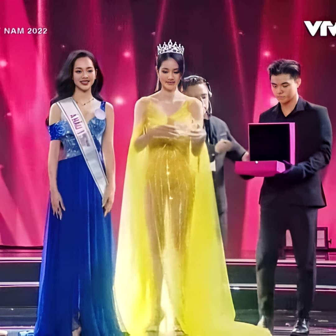 Á hậu Phương Anh cảm thấy xấu hổ vì chiếc đầm phản cảm đêm chung kết Hoa hậu Việt Nam - Hình 1