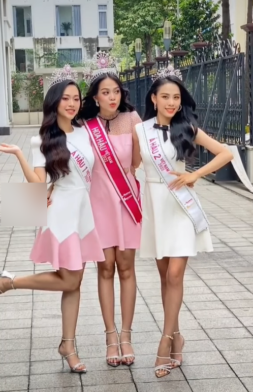 Em gái Hoa hậu Thanh Thủy bất ngờ xuất hiện, vạch trần chị gái, Top 3 HHVN chu môi, phồng má - Hình 9