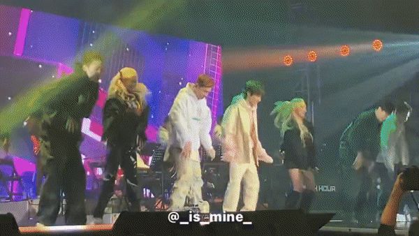 J-Hope (BTS) bất ngờ xuất hiện, khuấy động sân khấu tại concert của một nam thần tượng - Hình 2