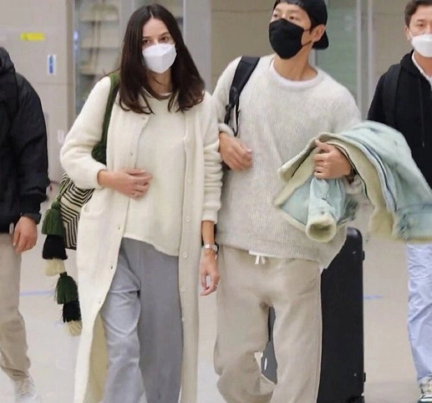 Song Joong Ki bị lộ thêm loạt bí mật về bạn gái diễn viên người Anh: Tin mang thai được làm rõ - Hình 8