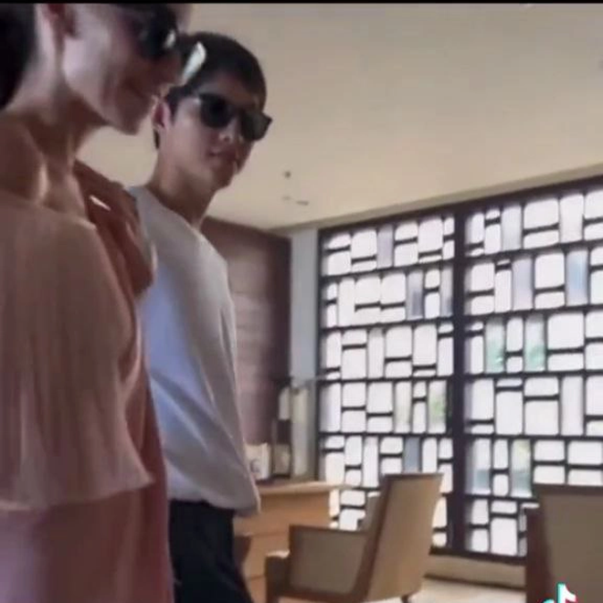 Song Joong Ki bị lộ thêm loạt bí mật về bạn gái diễn viên người Anh: Tin mang thai được làm rõ - Hình 7