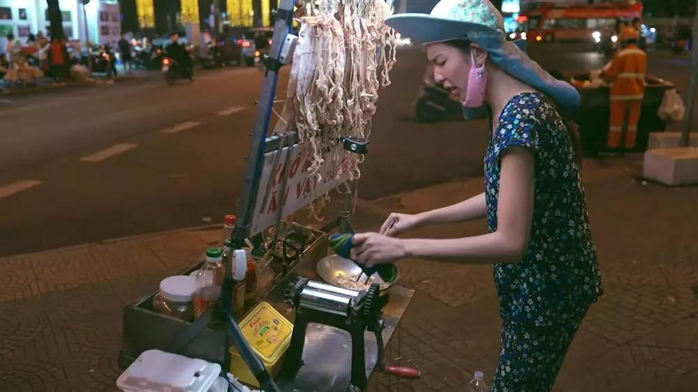 Quang Linh Vlog được Thùy Tiên rủ về VN đi đu đêm, công bố dự án khủng gây bão MXH? - Hình 8