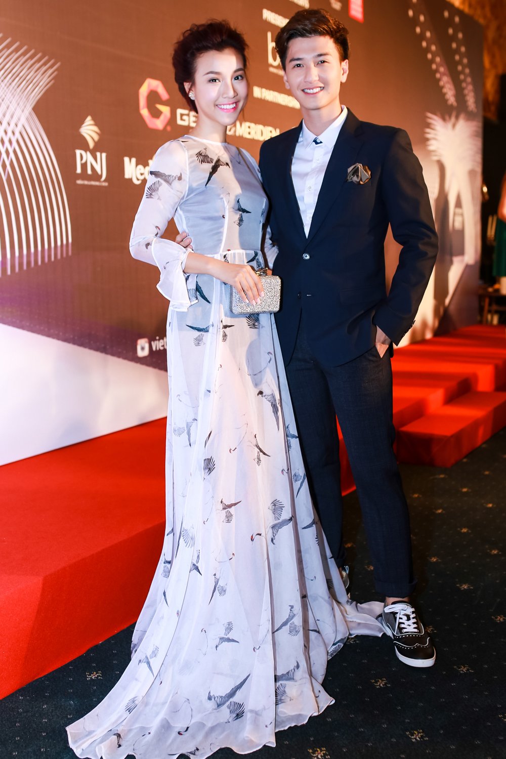 MC Hoàng Oanh: Đa tài, siêng năng nhưng đường tình gây tốn giấy mực với Huỳnh Anh và chồng Tây - Hình 5