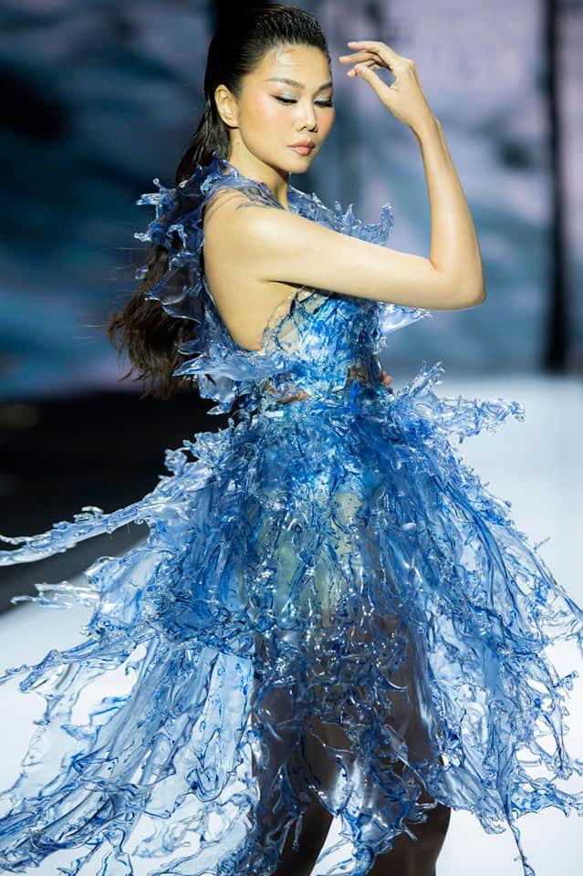 Miss Universe Thái Lan để lộ trang phục dân tộc, fan liền tố đạo nhái váy nước của Thanh Hằng - Hình 6
