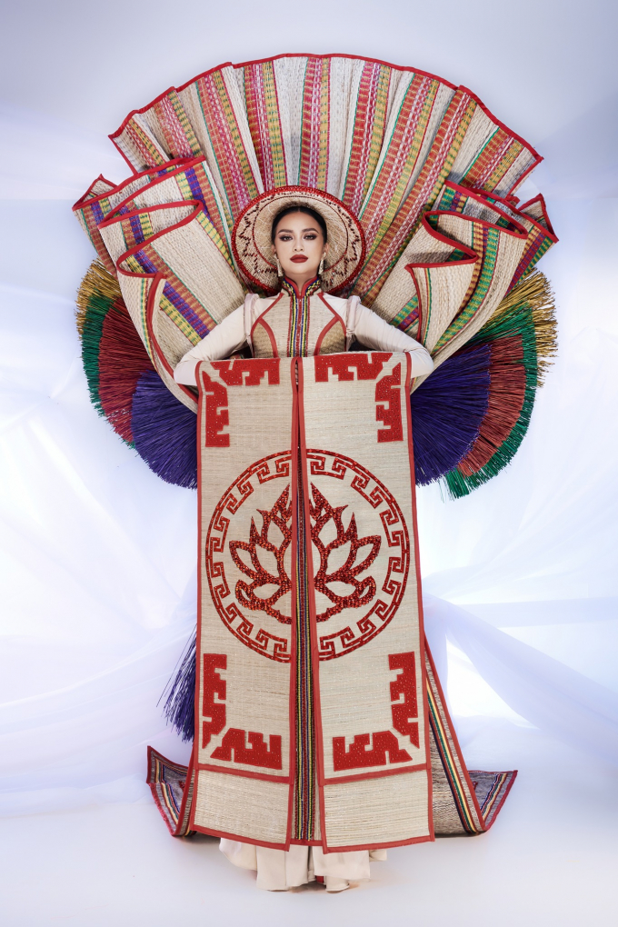 Miss Universe Thái Lan để lộ trang phục dân tộc, fan liền tố đạo nhái váy nước của Thanh Hằng - Hình 10