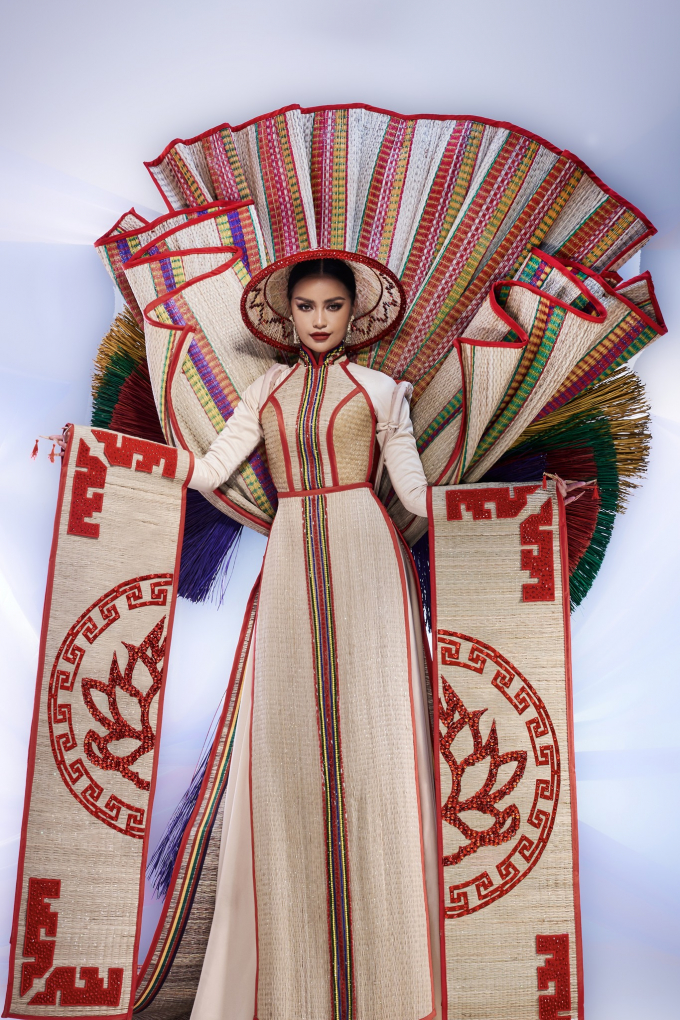 Miss Universe Thái Lan để lộ trang phục dân tộc, fan liền tố đạo nhái váy nước của Thanh Hằng - Hình 8