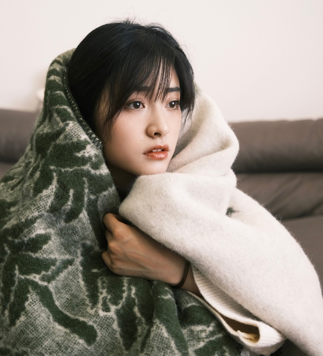 Thẩm Nguyệt: Từ nữ thần thanh xuân đến chìm nghỉm vì mải mê yêu đương, diễn xuất tệ hại - Hình 5