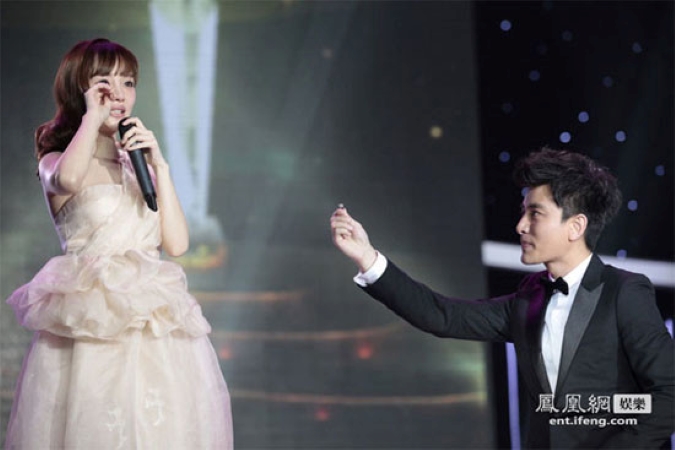 Lý Tiểu Lộ - Sự nghiệp sớm nở tối tàn, bị tẩy chay vì scandal ngoại tình, phản bội Giả Nãi Lượng - Hình 17