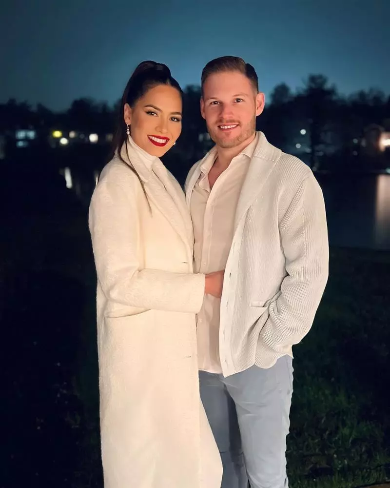 Rộ tin Miss Universe có bầu với phóng viên điển trai, 1 Miss Grand Thái nói tiếng Việt gây tranh cãi - Hình 3