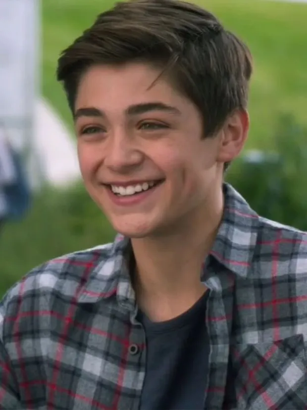 Asher Angel - Tình cũ Jenna Ortega Wednesday: Từng đóng siêu anh hùng, 20 tuổi đã được săn đón - Hình 2