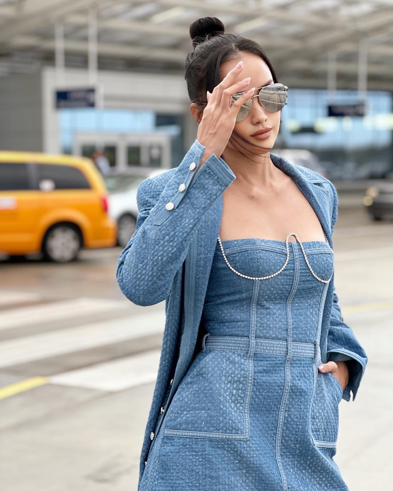Ngọc Châu cực keo với outfit thứ 2 tại Mỹ, fan Thái cay cú liền tố đạo nhái? - Hình 8