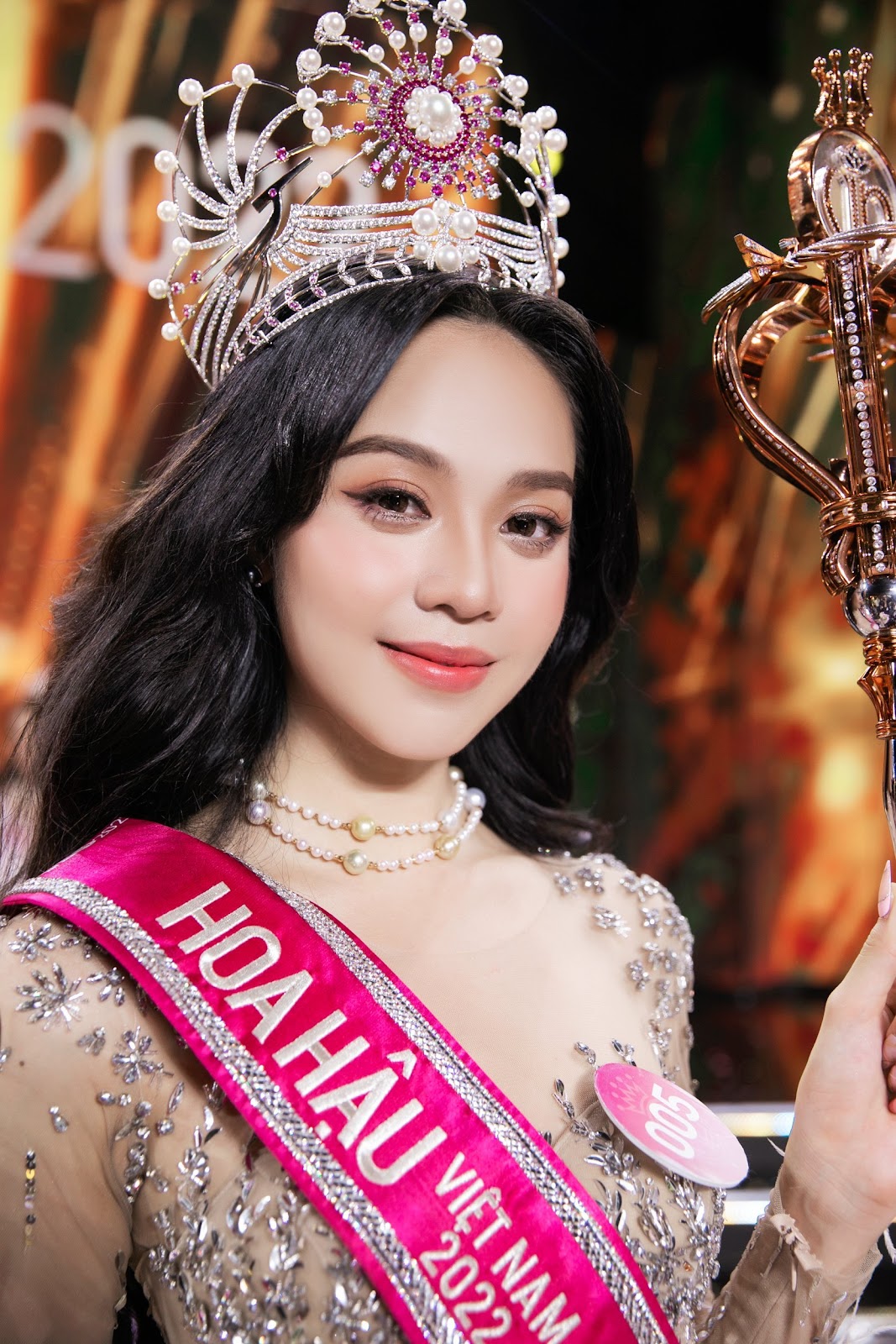 Tân HH Thanh Thủy bất ngờ đăng đàn xin đừng tước vương miện, Thiên Ân có hành động gây náo loạn - Hình 1