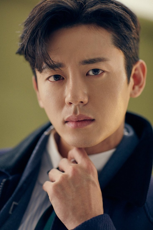 Lee Ji Hoon: Kiệt quệ vì đời tư méo mó, từ thuê côn đồ đến thân mật em gái như người yêu? - Hình 1