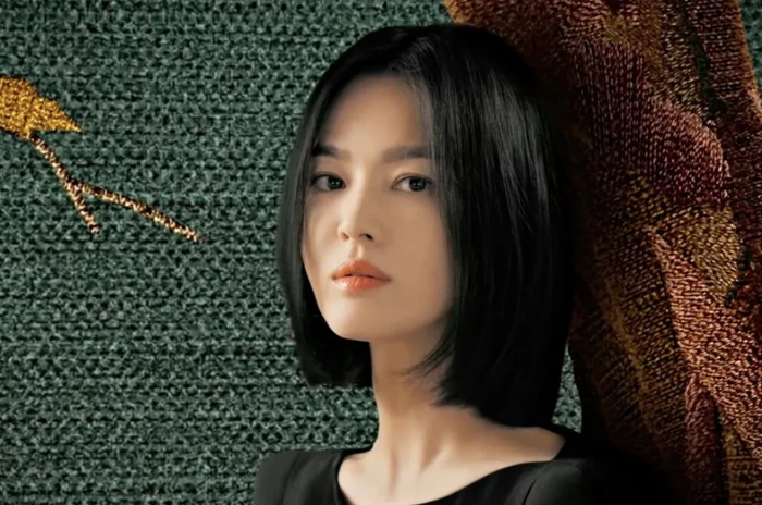 Song Hye Kyo gây sốc vì tụt dốc thảm hại khi có tuổi, Song Joong Ki thân mật người phụ nữ đặc biệt - Hình 2