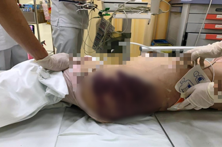 Diễn biến mới nhất vụ bé gái 8 tuổi bị dì ghẻ bạo hành: Linh hồn con sẽ được siêu thoát và đòi công lý, công bằng cho con - Hình 5