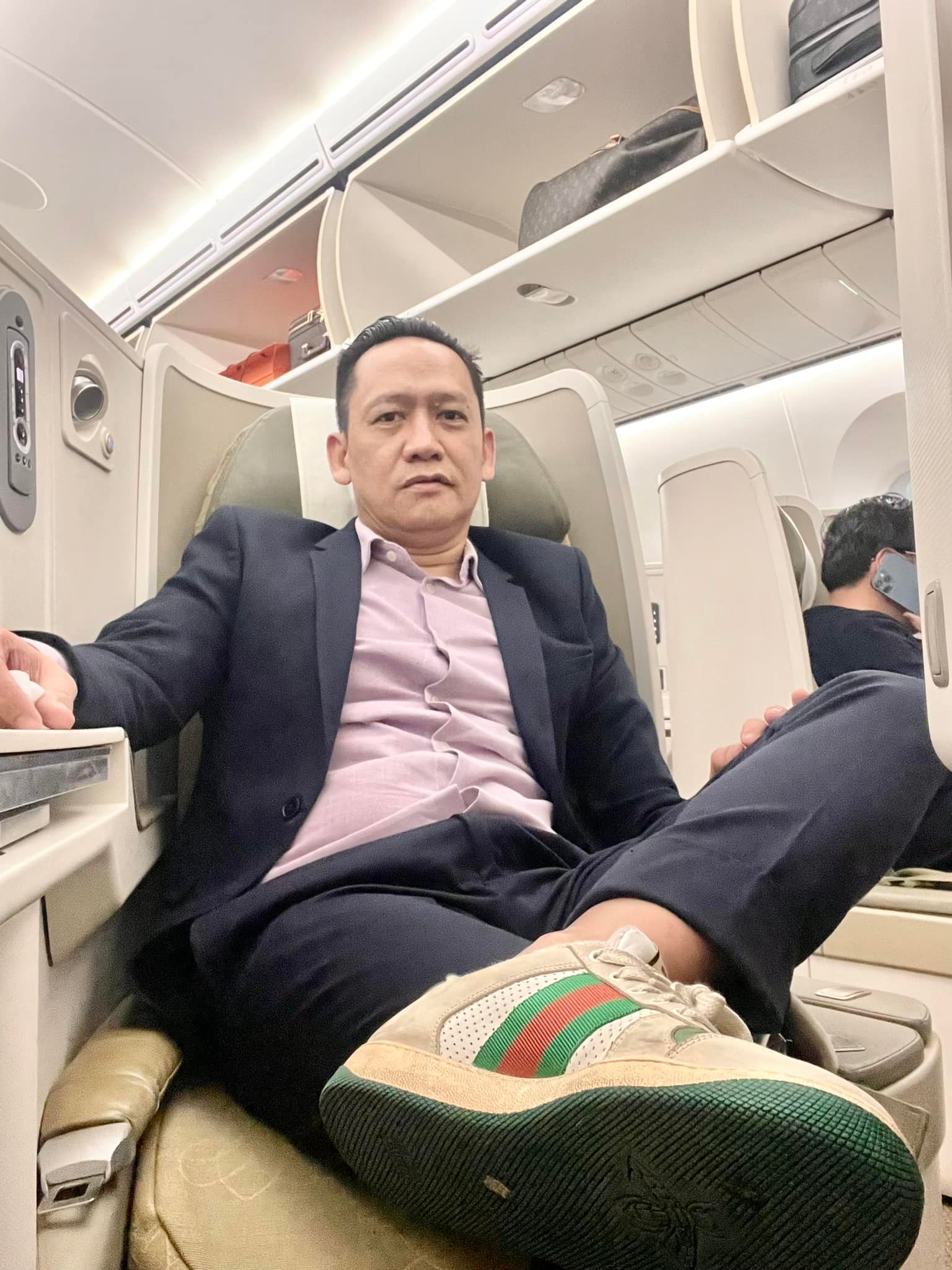 'Thợ hát Duy Mạnh đăng đàn chửi thẳng mặt chồng nữ diễn viên hài nổi tiếng Việt Nam - Hình 1