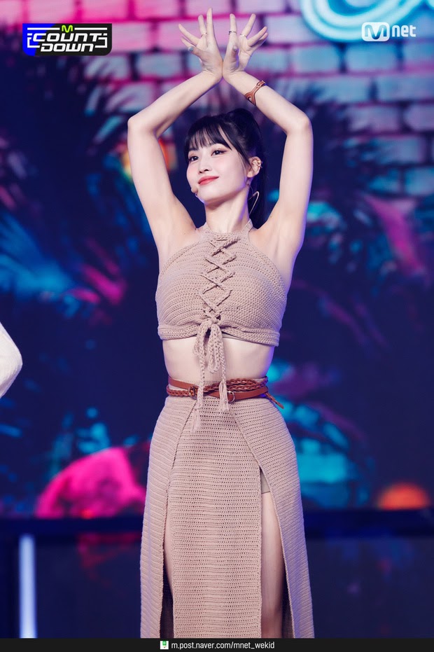 Lisa (BLACKPINK) là nữ thần tượng nhảy đỉnh nhất Kpop, Momo (TWICE) và Yeji bị idol vô danh đè bẹp - Hình 5