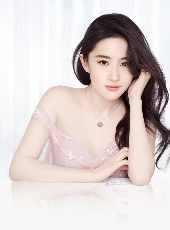 Lưu Diệc Phi nghe lời đạo diễn thử vai không son, không phấn, nhan sắc ra sao mà dân tình sốc nặng? - Hình 1