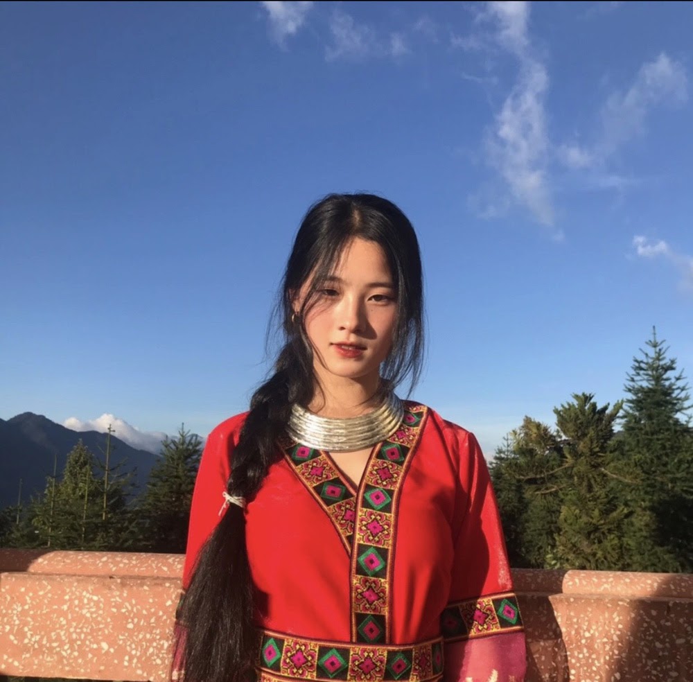 Nữ sinh người Dao Đỏ đẹp như búp bê gây bão với clip tri ân mạnh thường quân - Hình 1