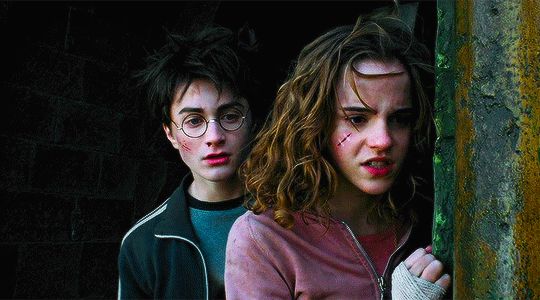 Bị hỏi liệu có từng yêu Emma Watson, Harry Potter mượn 1 từ đáp trả cực sốc, ai ngờ lộ quá khứ rung động chớp nhoáng? - Hình 3