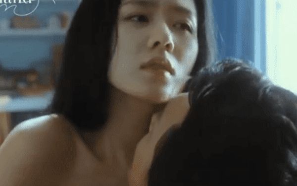 Son Ye Jin khác xưa quá rồi: Từ cảnh nóng đến họp báo đều giữ khoảng cách với bạn diễn, do yêu Hyun Bin chứ gì? - Hình 7